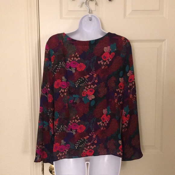 Gorgeous deep jewel colored bell sleeve top - Picture 6 of 9